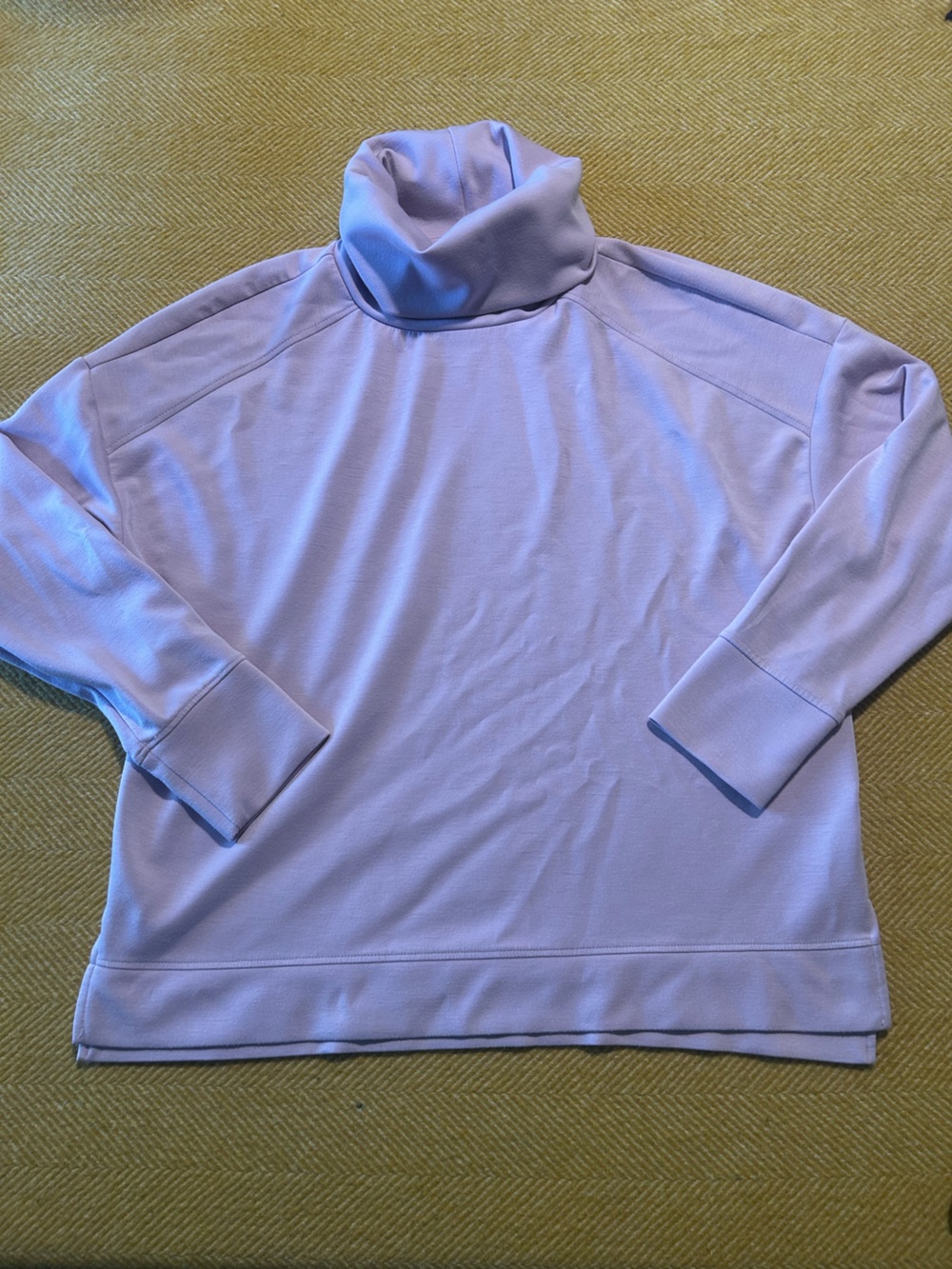 Cable & Gauge Lavender Turtleneck Sweatshirt